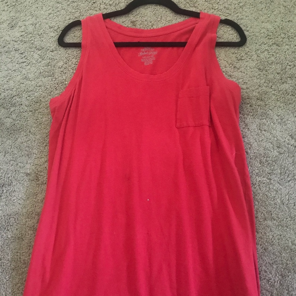 Red tshirt no sleeves